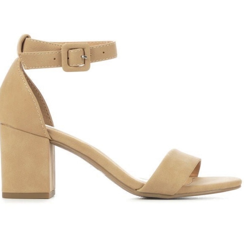 Tan sandal with 2 1/2 in heel